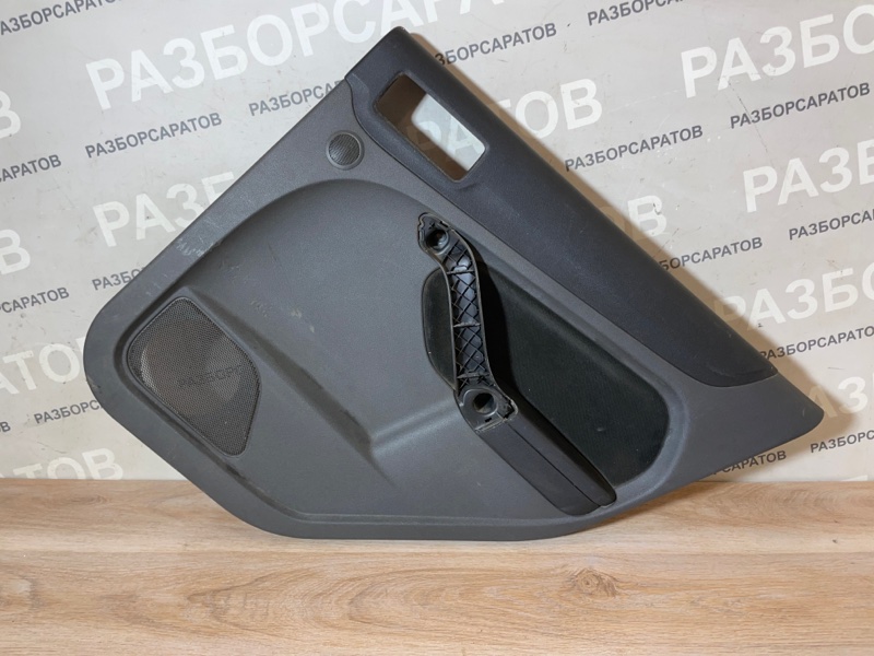 Обшивка двери Ford Focus 2007 хэтчбек