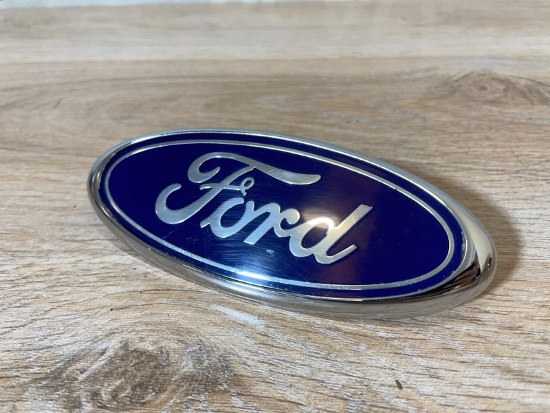 Эмблема крышки багажника Ford Focus 2007 хэтчбек