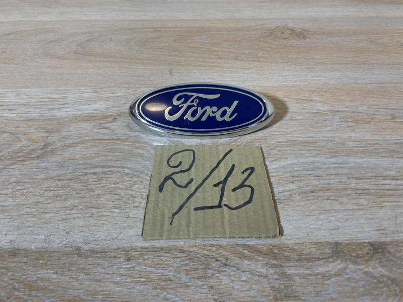 Эмблема крышки багажника Ford Focus 2007 хэтчбек