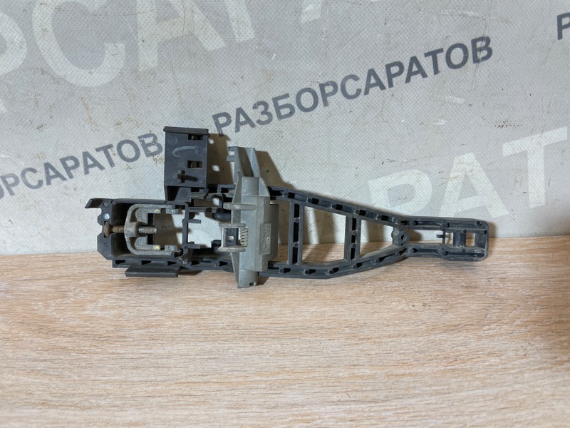 Кронштейн ручки Ford Focus 2007 хэтчбек