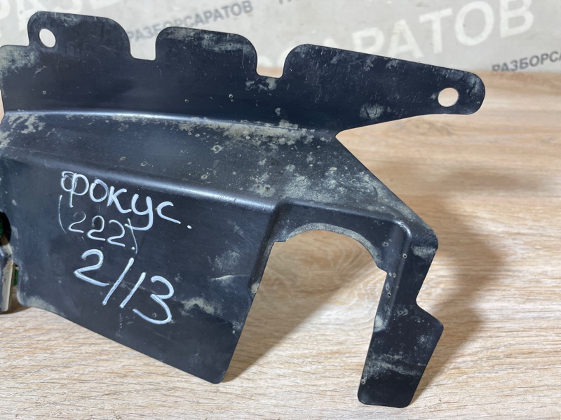 Дефлектор радиатора верхний Ford Focus 2007 хэтчбек
