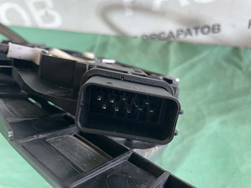 Замок двери Ford Focus II 2008 седан