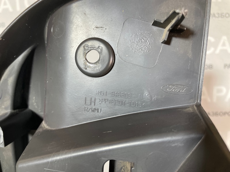 Держатель задней полки Ford Focus II 2006 купе