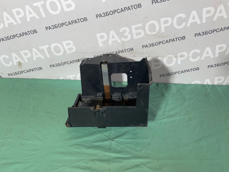 Крепление аккумулятора Ford Focus II 2006 купе