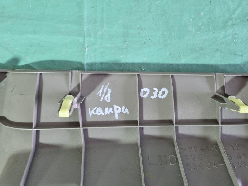 Накладка торпедо Toyota Camry 2004 седан