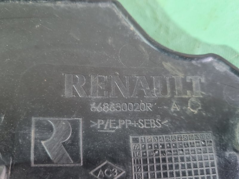 Накладка петли капота Renault Fluence 2010