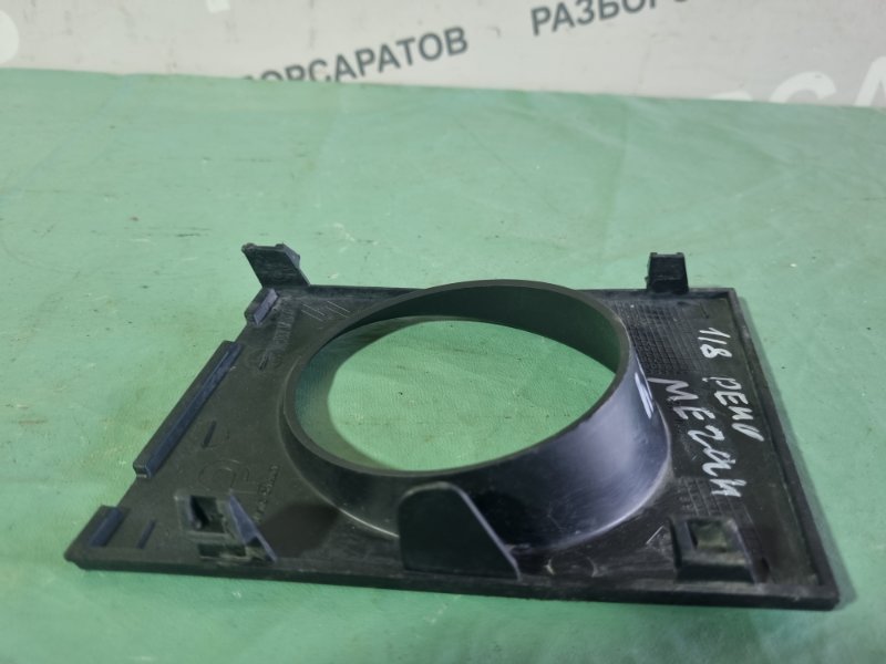 Накладка бампера Renault Megane II 2008