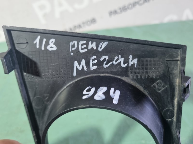 Накладка бампера Renault Megane II 2008