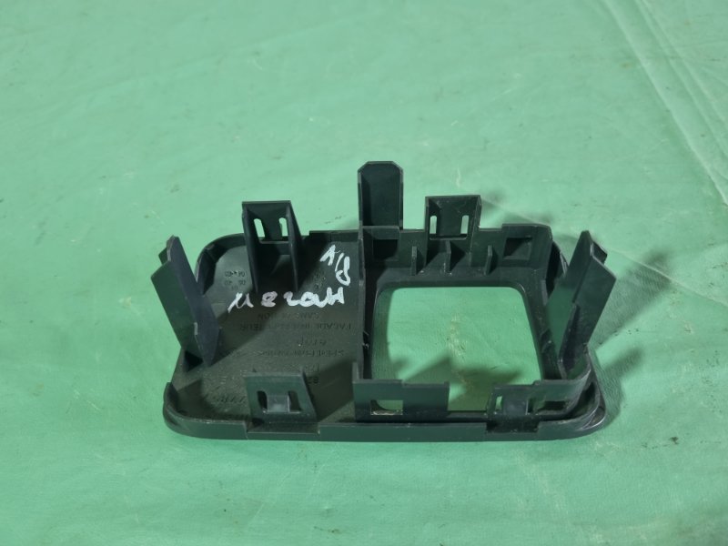 Накладка корректора фар Renault Megane II 2008