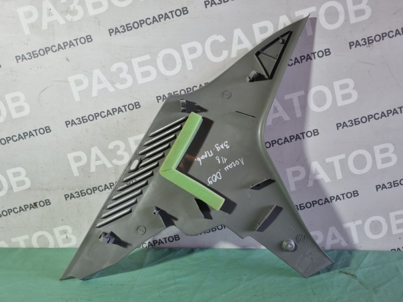 Накладка стойки Renault Logan 2007