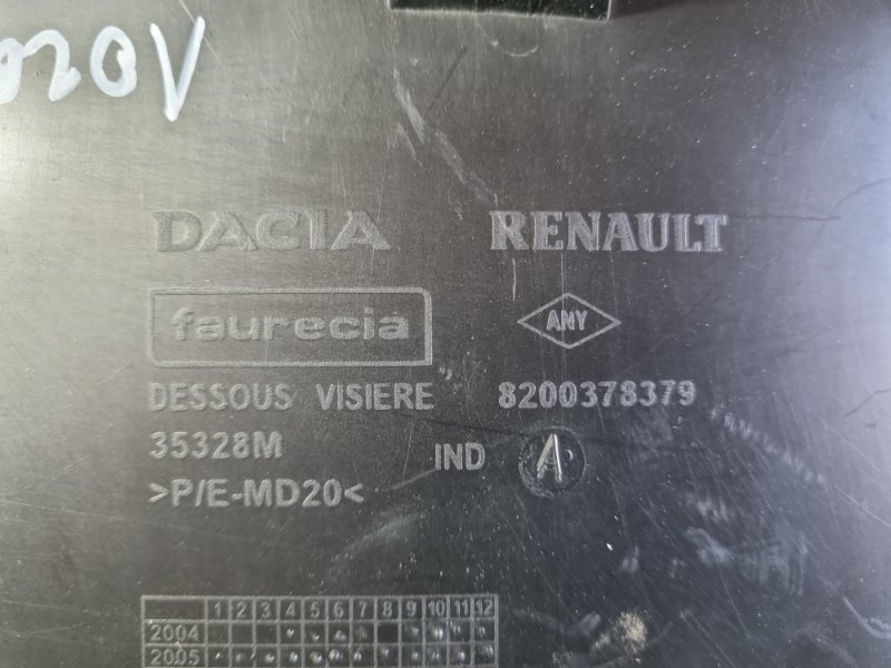 Козырек щитка приборов Renault Logan 2007