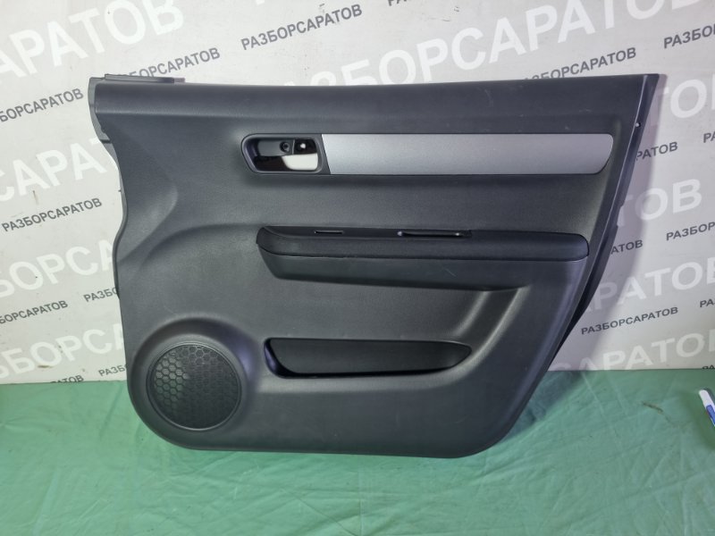 Обшивка двери Suzuki Swift 2010