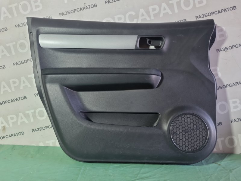 Обшивка двери Suzuki Swift 2010