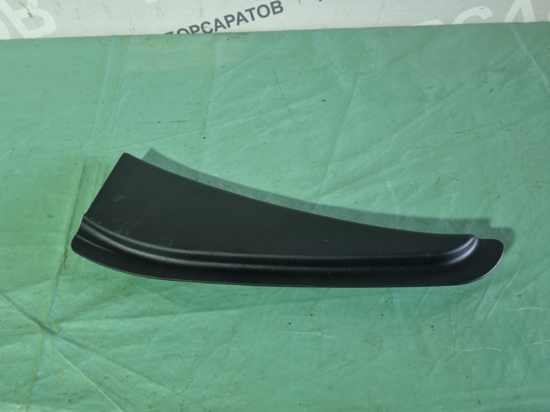 Накладка двери ( уголок ) Suzuki Swift 2010