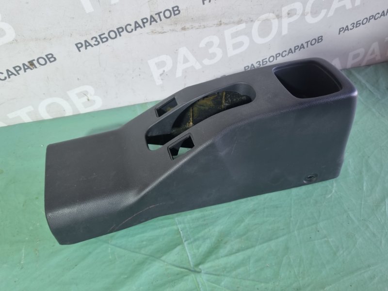 Консоль между сидений Suzuki Swift 2010