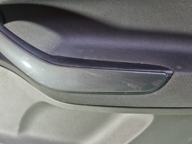 Обшивка двери Ford Kuga 2009