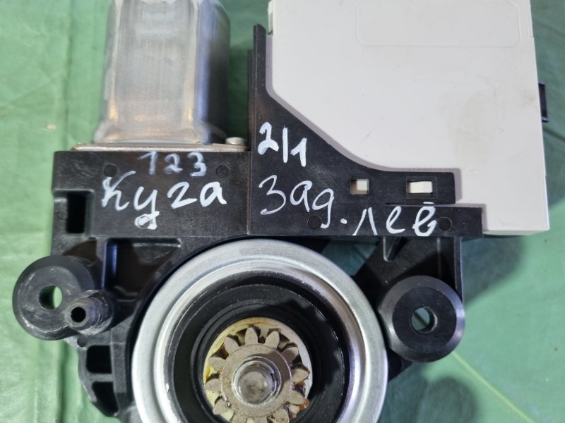 Мотор стеклоподъемника Ford Kuga 2009