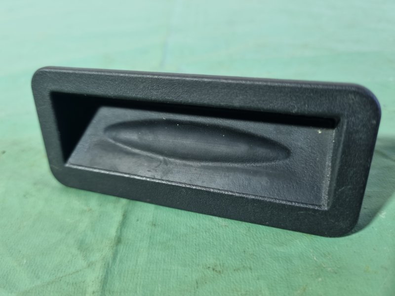Кнопка открывания багажника Ford Kuga 2009