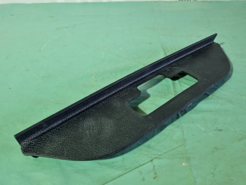 Накладка замка багажника Ford Kuga 2009