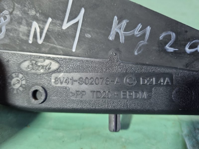 Водосток Ford Kuga 2009