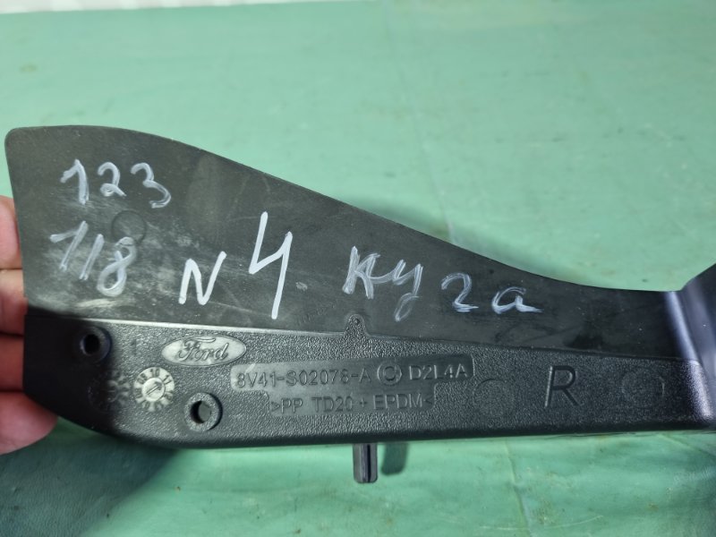 Водосток Ford Kuga 2009