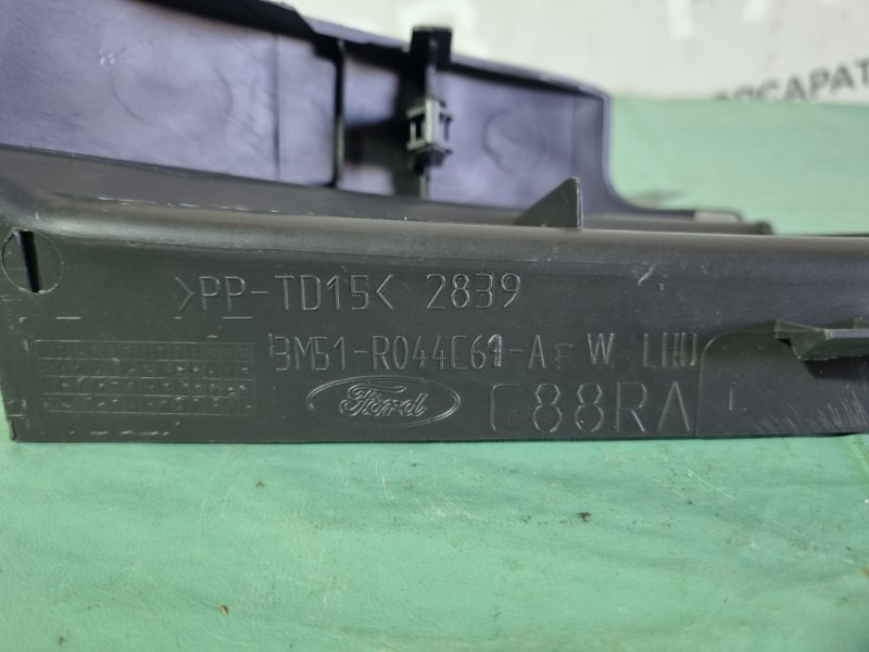 Накладка торпедо Ford Kuga 2009