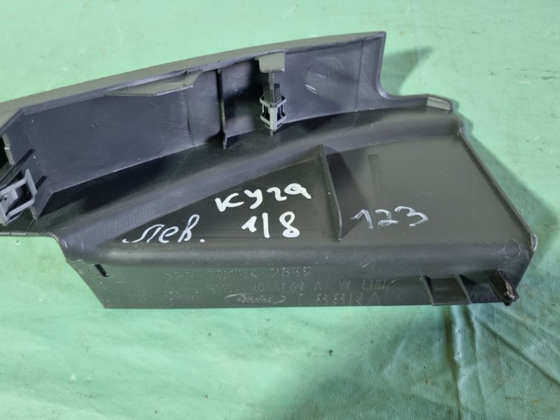 Накладка торпедо Ford Kuga 2009