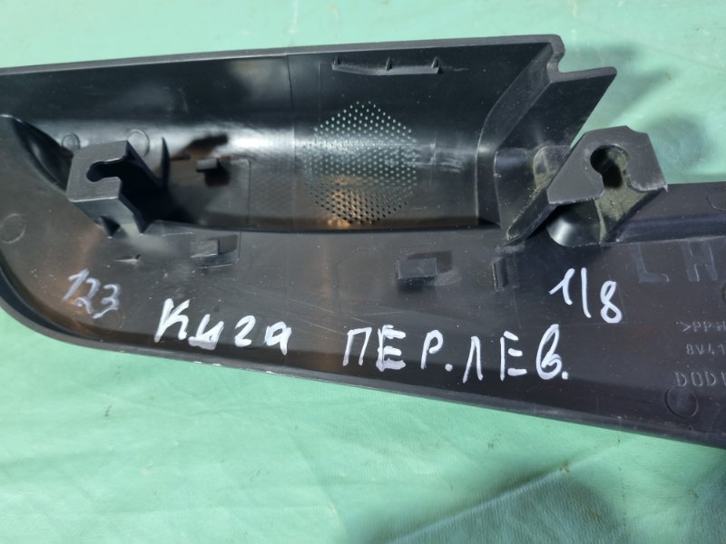 Накладка двери ( уголок ) Ford Kuga 2009