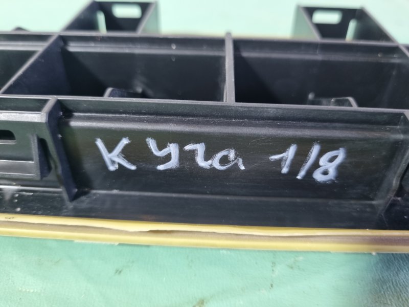 Решетка вентиляционная Ford Kuga 2009