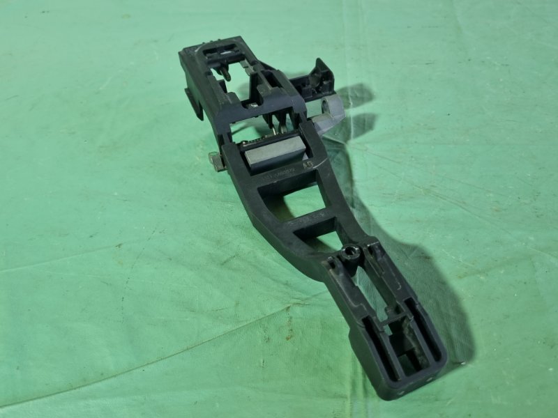 Кронштейн ручки двери наружной Ford Kuga 2009
