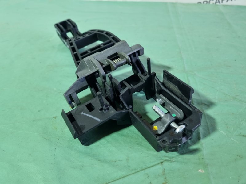 Кронштейн ручки двери наружной Ford Kuga 2009