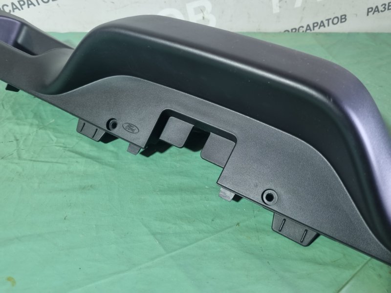 Накладка крышки багажника Ford Kuga 2009