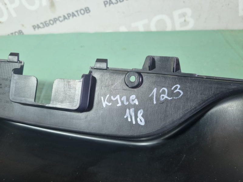 Накладка крышки багажника Ford Kuga 2009
