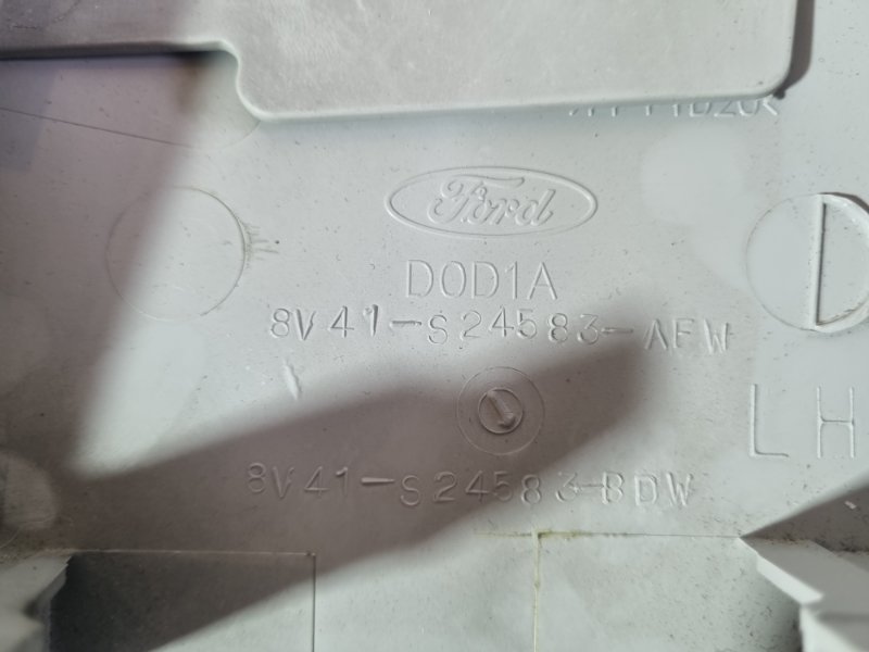 Обшивка стойки средней Ford Kuga 2009