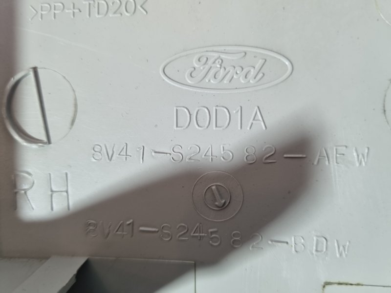 Обшивка стойки средней Ford Kuga 2009