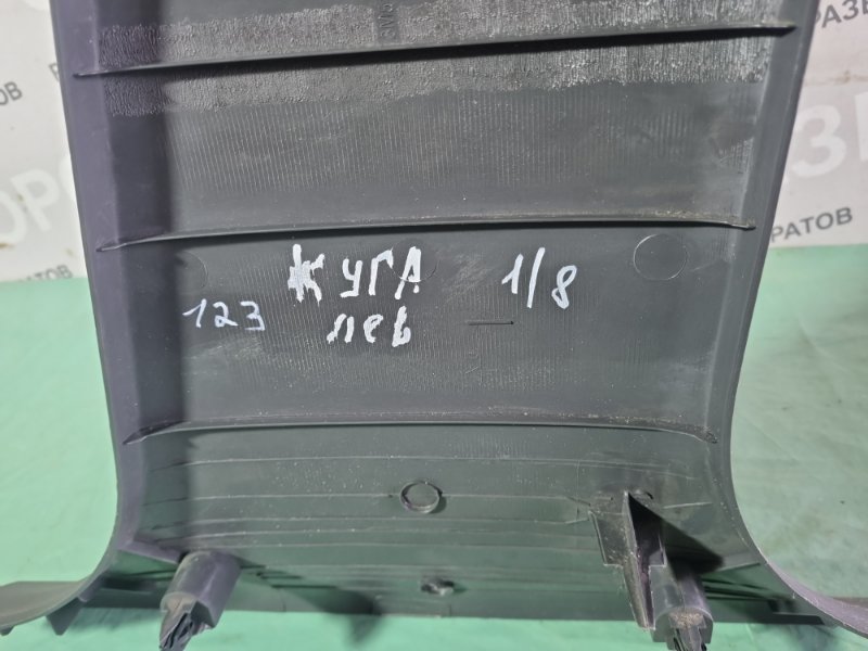 Обшивка стойки средней Ford Kuga 2009