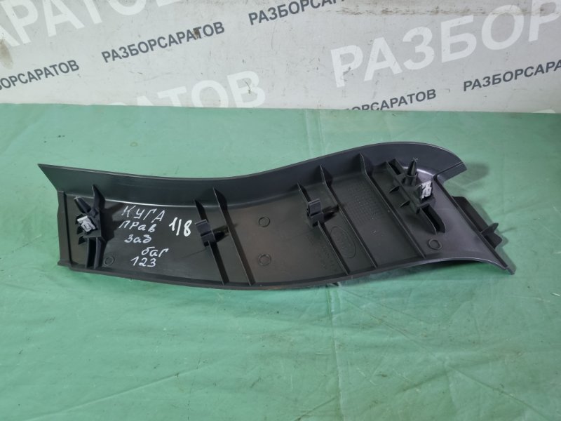 Обшивка двери багажника Ford Kuga 2009