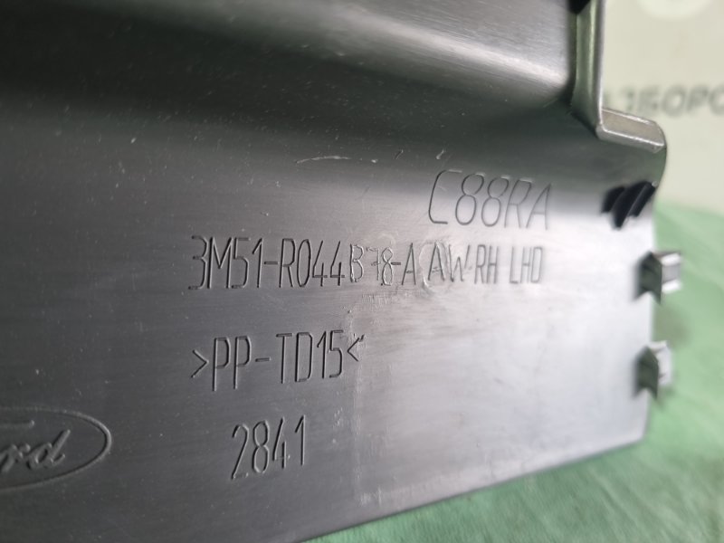 Накладка торпедо Ford Kuga 2009