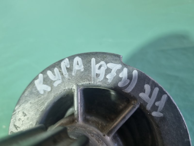 Насос водяной ( помпа ) Ford Kuga 2008