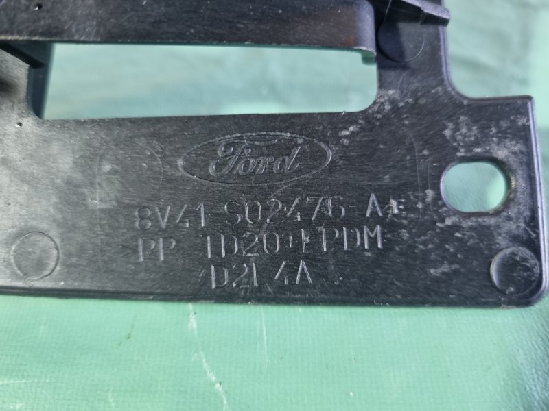Накладка петли капота Ford Kuga 2008