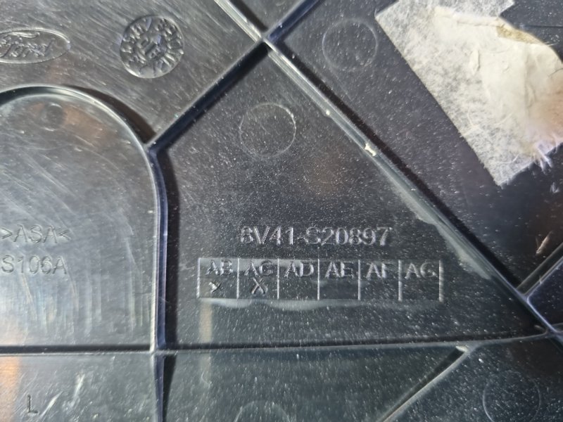 Накладка двери ( уголок ) Ford Kuga 2008