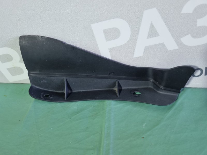 Уголок жабо Ford Kuga 2008