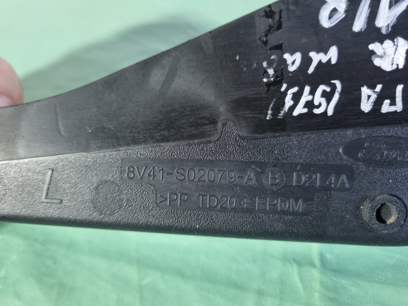 Уголок жабо Ford Kuga 2008