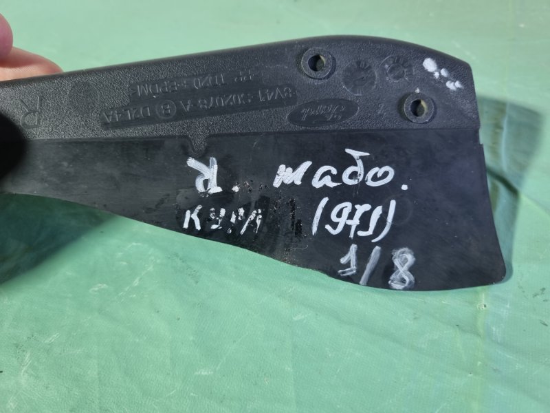 Уголок жабо Ford Kuga 2008