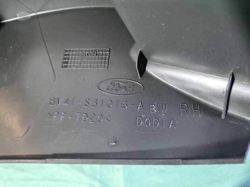 Накладка стойки Ford Kuga 2008