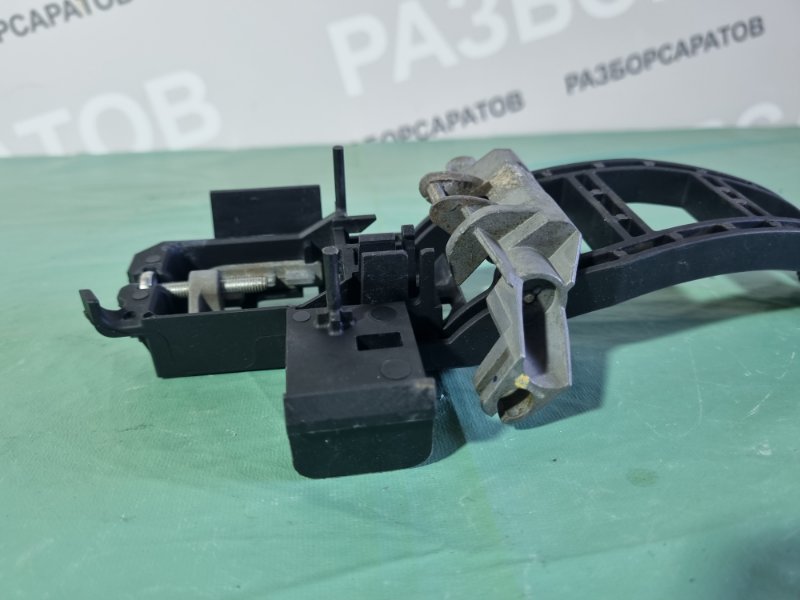 Кронштейн ручки двери наружной Ford Kuga 2008