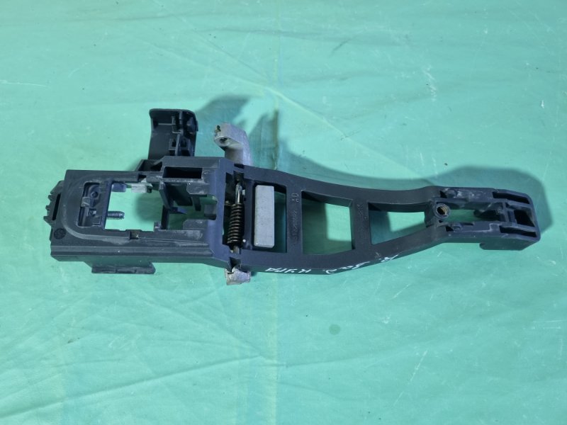 Кронштейн ручки двери наружной Ford Kuga 2008