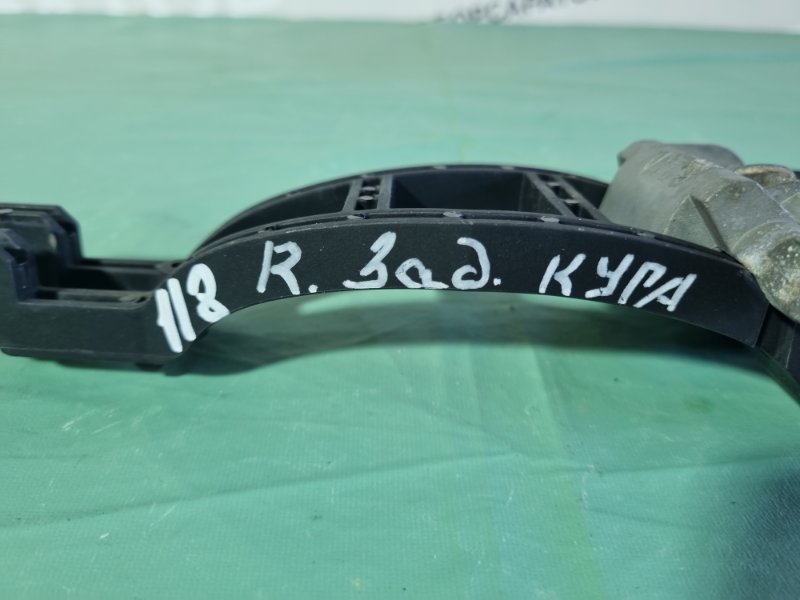 Кронштейн ручки двери наружной Ford Kuga 2008