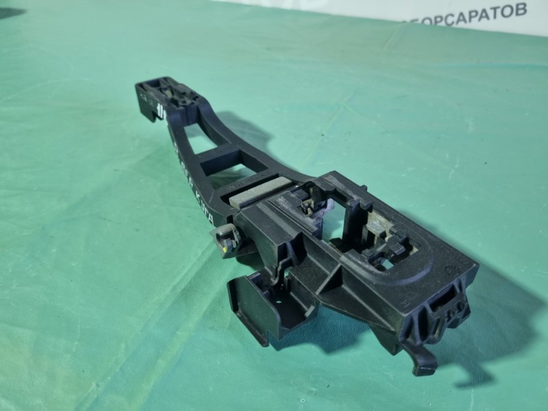 Кронштейн ручки двери наружной Ford Kuga 2008