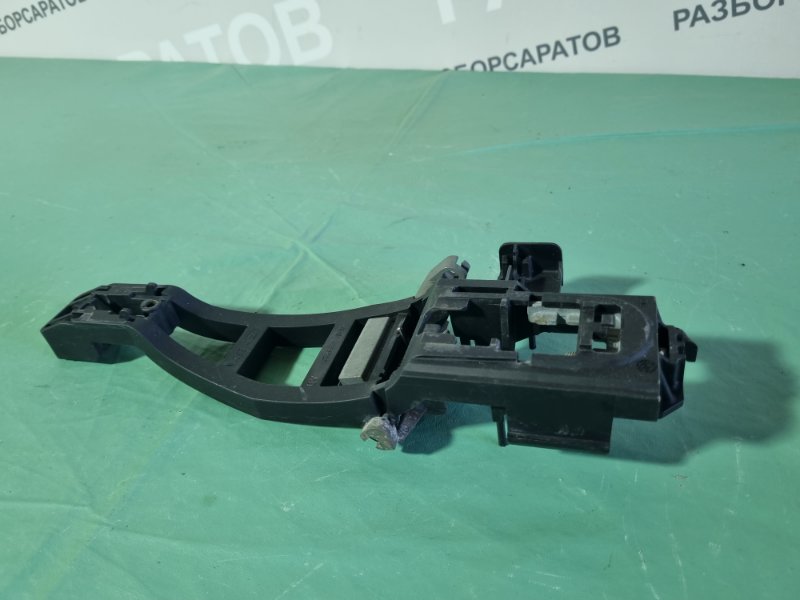 Кронштейн ручки двери наружной Ford Kuga 2008